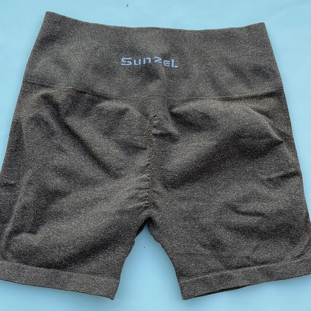 Sunzel fitness lifting yoga shorts taupe Med